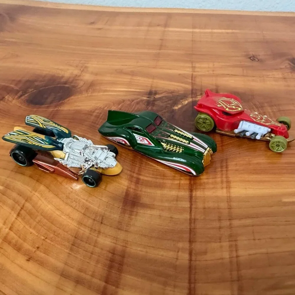 Hot Wheels Lot of 3, Toys Car - Draggin' Tail, Screamliner, Ratical Racer.